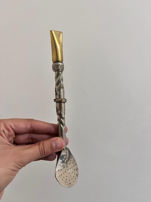 Un grand bombillon droit, decoré à la main par un artisan Argentin