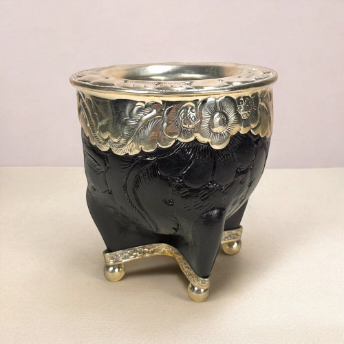 an imperial maté calabash. Engraved leather and hand-cut alpaca virola.