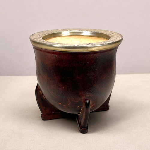 a maté calabash handmade by a craftsman. Calabash from Brazil, cowhide and alpaca virola