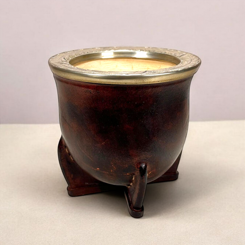 a maté calabash handmade by a craftsman. Calabash from Brazil, cowhide and alpaca virola