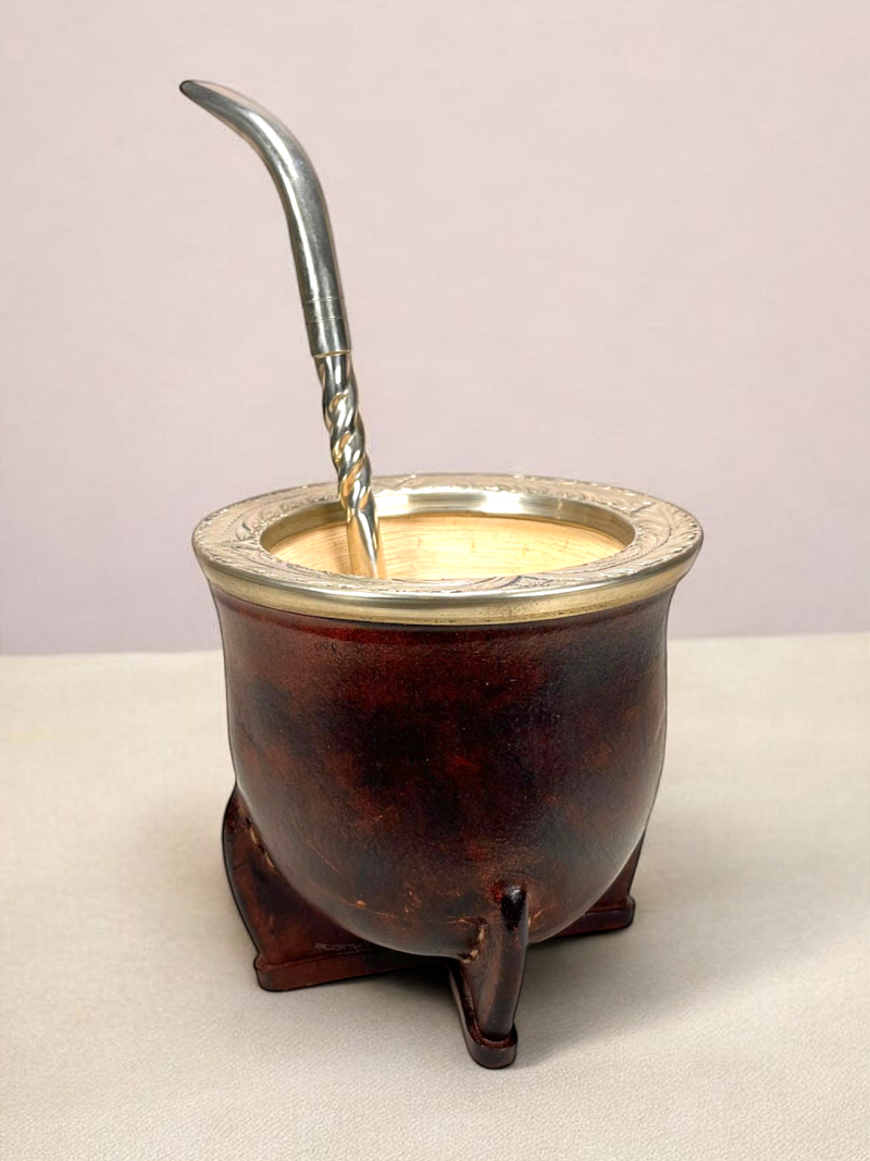 a maté calabash handmade by a craftsman. Calabash from Brazil, cowhide and alpaca virola
