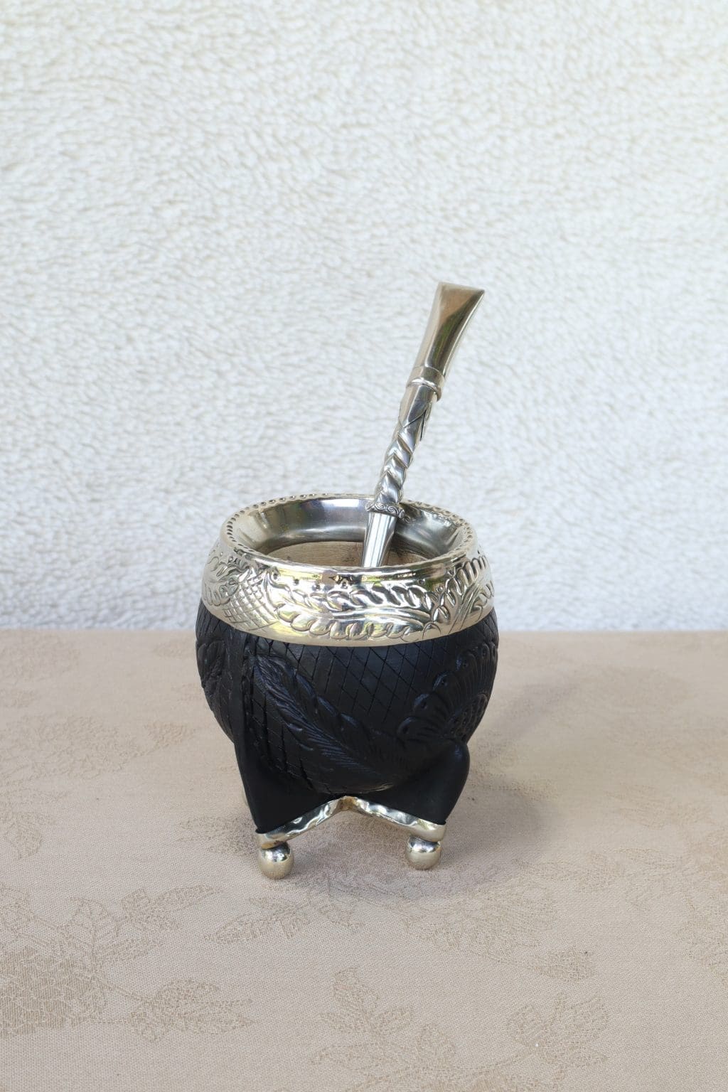 Mate torpedo artisanal en cuir gravé noir avec Virola et base en alpaca et son bombillon premium