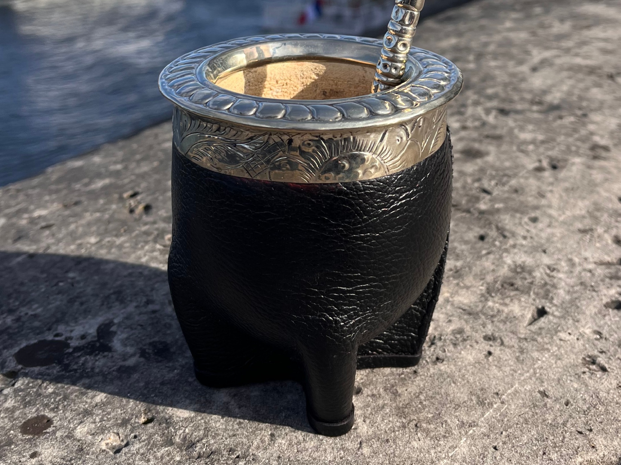 Mate impérial en double cuir noir – calebasse à maté artisanale haut de gamme