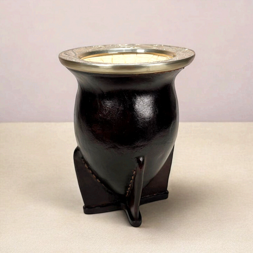 a maté calabash handmade by a craftsman. Calabash from Brazil, cowhide and alpaca virola