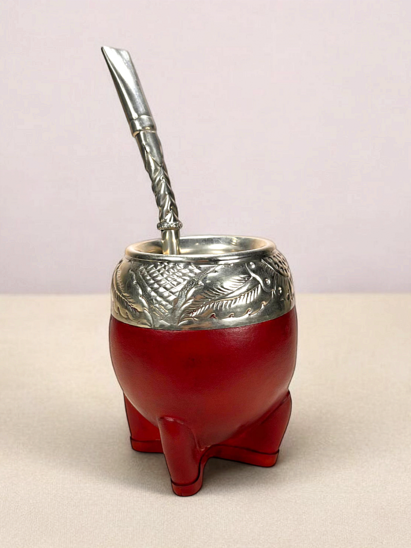 Handmade torpedo maté calabash. Extra thick calabash covered in burgundy leather. Virola in alpaca hand-engraved by an Argentinian craftsman.