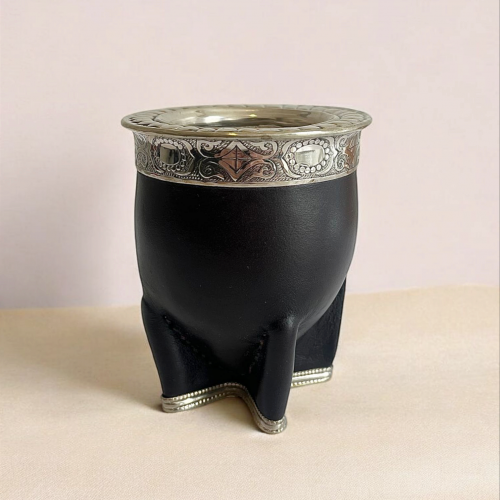 Argentinian maté calabash, double brown leather, alpaca base. Hand-crafted model