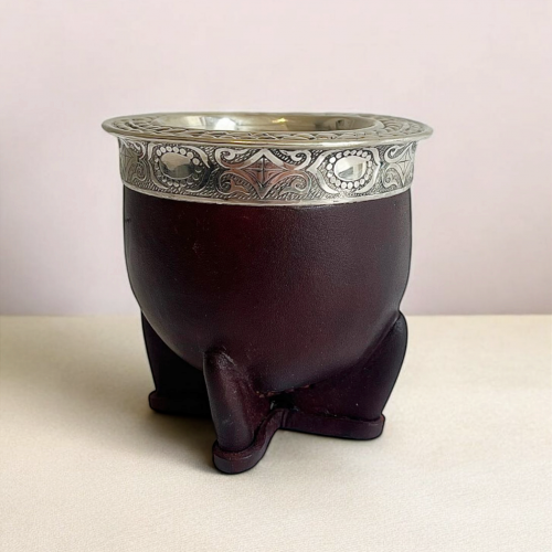 Artisanal maté calabash from Argentina. Brown leather and alpaca model