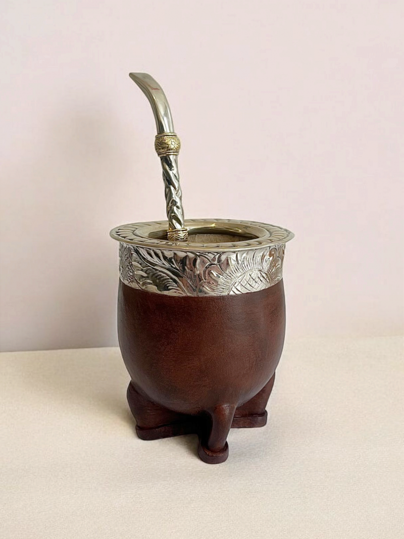 Artisanal maté calabash from Argentina. Brown leather and alpaca model accompanied by an alpaca and bronze bombilla.