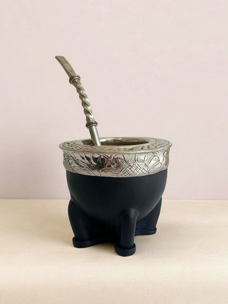 Artisanal maté calabash from Argentina. Black leather and alpaca model with alpaca and bronze bombilla.