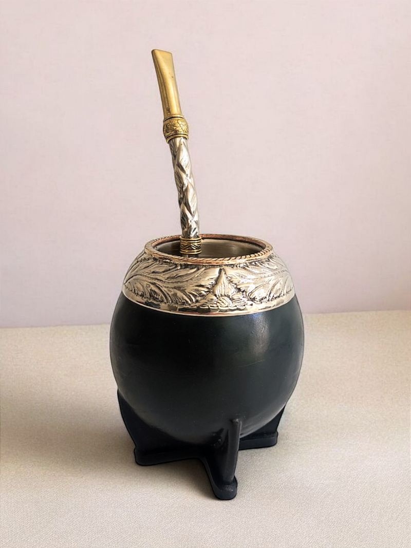 Handmade torpedo maté calabash. Handmade in the pure gaucho tradition.