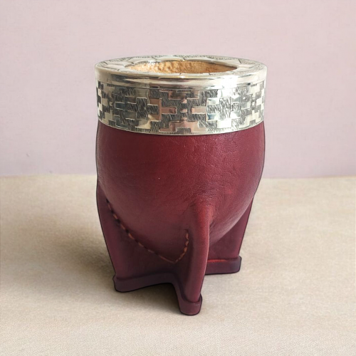 A premium imperial maté calabash with an alpaca virola covered in brown leather.