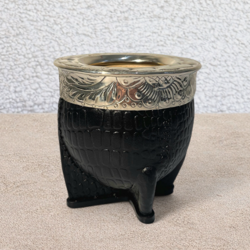 Calebasse à maté artisanale croco noir en cuir pleine fleur avec virola en alpaca