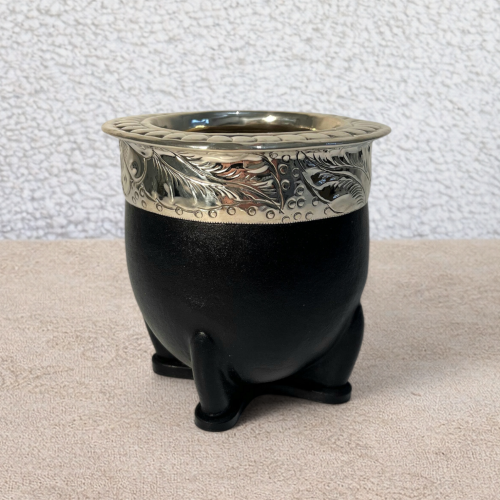 Calebasse à maté impérial artisanale noire en cuir avec virola en alpaca