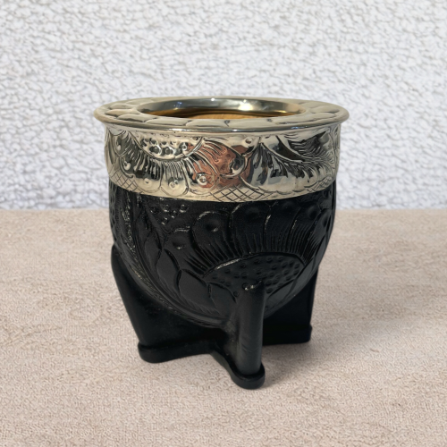 Calebasse à maté en cuir gravé noir avec motifs réalisés à la main