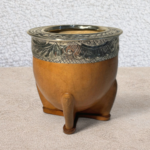 Calebasse à maté impérial artisanale beige en cuir avec virola en alpaca