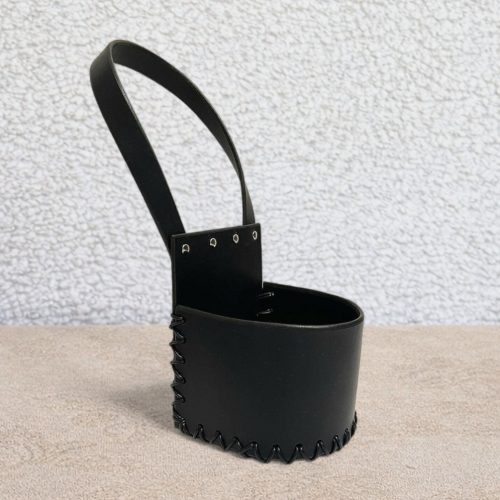 Porta auto mate artesanal negro en cuero plena flor