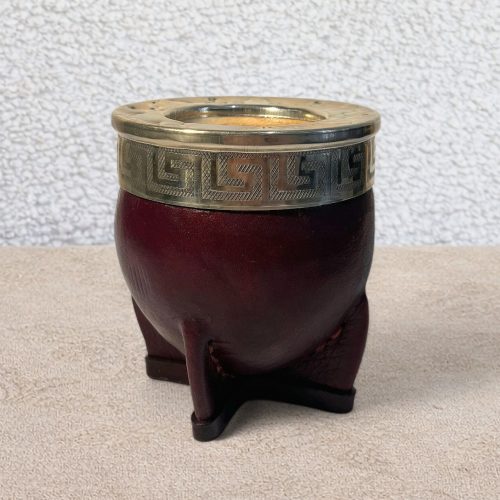 calebasse à maté imperial en cuir marron, virola en alpaca au motif Guarda griega